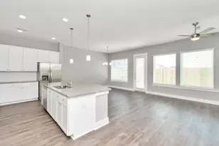 2703 Brown Lk St, Houston, TX 77008 - Photo 5
