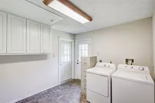 827 Bell Dr, Euless, TX 76039 - Photo 11