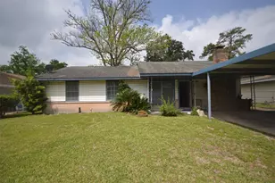 10419 Hollyglen Dr, Houston, TX 77016 - Photo 3