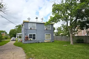 1133 5th Ave N, Texas City, TX 77590 - Photo 9