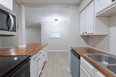 132 Oyster Creek Drive #14, Lake Jackson, TX 77566 - Photo 5