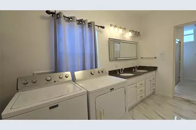 421 Sidney #1/2, Houston, TX 77003 - Photo 11