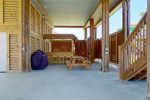 957 Alberdie Dr, Crystal Beach, TX 77650 - Photo 5