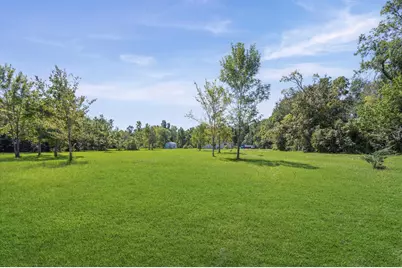 806 County Road 2112, Liberty, TX 77575 - Photo 17