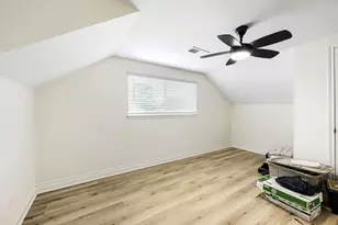 8927 Langdon Ln, Houston, TX 77036 - Photo 19