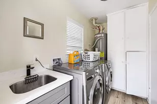 8927 Langdon Ln, Houston, TX 77036 - Photo 31