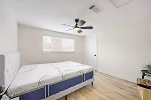 8927 Langdon Ln, Houston, TX 77036 - Photo 25