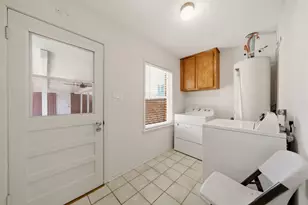 6323 Cindy Ln, Houston, TX 77008 - Photo 17