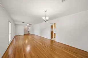 6323 Cindy Ln, Houston, TX 77008 - Photo 9