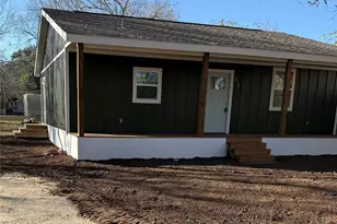 808 Josephine St, Yoakum, TX 77995 - Photo 9