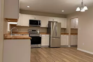 808 Josephine St, Yoakum, TX 77995 - Photo 13