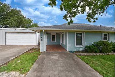 748 W Bayshore Drive, Palacios, TX 77465 - Photo 3