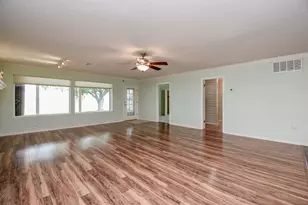 748 W Bayshore Dr, Palacios, TX 77465 - Photo 9
