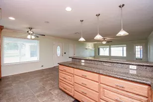 748 W Bayshore Dr, Palacios, TX 77465 - Photo 19