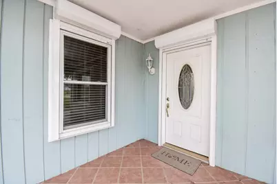 748 W Bayshore Drive, Palacios, TX 77465 - Photo 5