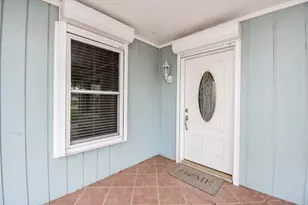 748 W Bayshore Dr, Palacios, TX 77465 - Photo 5