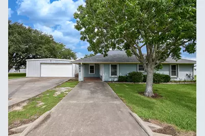 748 W Bayshore Drive, Palacios, TX 77465 - Photo 1
