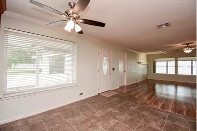 748 W Bayshore Drive, Palacios, TX 77465 - Photo 7