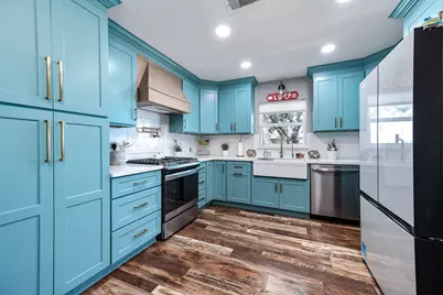 325 Ling Street, Bayou Vista, TX 77563 - Photo 7