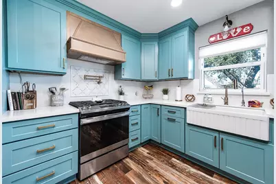 325 Ling Street, Bayou Vista, TX 77563 - Photo 7