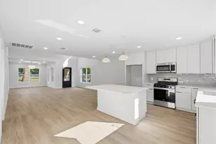 211 N Jenkins St, Houston, TX 77003 - Photo 9