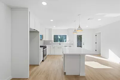 211 N Jenkins Street, Houston, TX 77003 - Photo 9