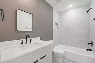211 N Jenkins St, Houston, TX 77003 - Photo 17
