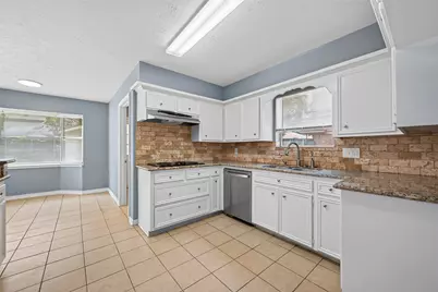 6715 Greenvale Lane, Houston, TX 77066 - Photo 9