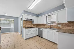 6715 Greenvale Ln, Houston, TX 77066 - Photo 9
