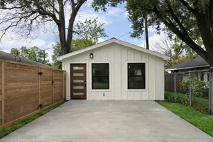 4218 T C Jester Blvd, Houston, TX 77018 - Photo 33