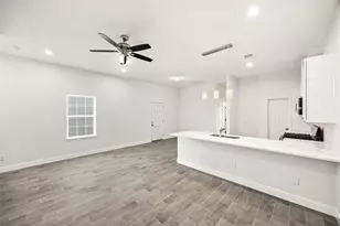 1550 Lombardy St, Houston, TX 77023 - Photo 5