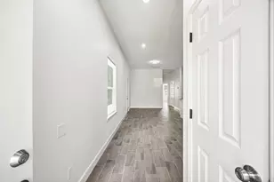 1550 Lombardy St, Houston, TX 77023 - Photo 3