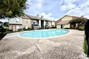 9350 Country Creek Dr, Houston, TX 77036 - Photo 7