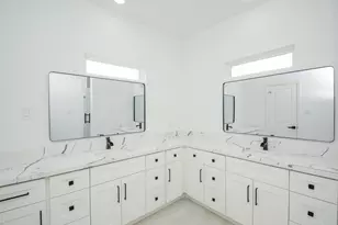 1415 E 35th St, Houston, TX 77022 - Photo 15