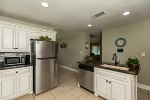 995 Strickland St, Vidor, TX 77662 - Photo 7