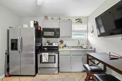 715 31st Street #Rear, Galveston, TX 77550 - Photo 5