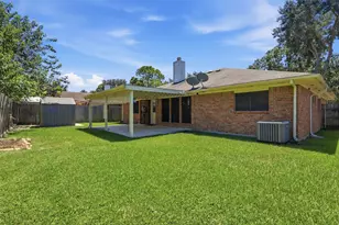 8227 Squires Pl Dr, Houston, TX 77083 - Photo 31