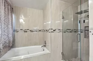 8227 Squires Pl Dr, Houston, TX 77083 - Photo 23