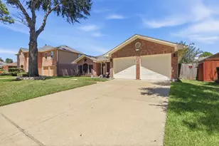 8227 Squires Pl Dr, Houston, TX 77083 - Photo 37
