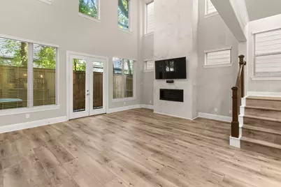 1002 Shepherd Oaks Drive, Houston, TX 77018 - Photo 7