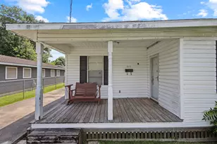 815 N 14th St, Nederland, TX 77627 - Photo 5