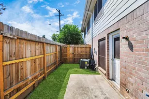 10403 Shadow Oaks Dr, Houston, TX 77043 - Photo 29