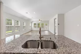 106 Violet Carson Ct, Willis, TX 77318 - Photo 9