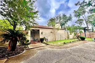 5610 Woodway Dr, Houston, TX 77056 - Photo 1