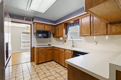 2108 Greentree Drive, Huntsville, TX 77340 - Photo 11