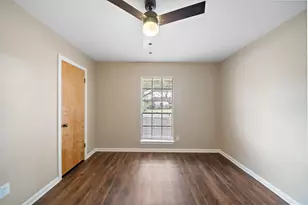 1104 Hillcrest Dr, Conroe, TX 77301 - Photo 9