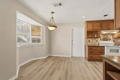 810 Sunnybrook Lane, Baytown, TX 77552 - Photo 9