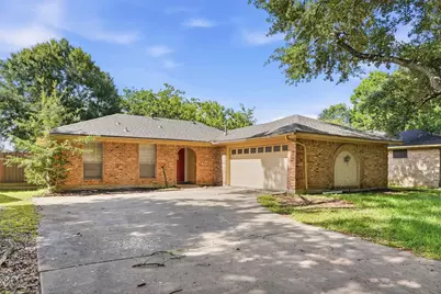 810 Sunnybrook Lane, Baytown, TX 77552 - Photo 1