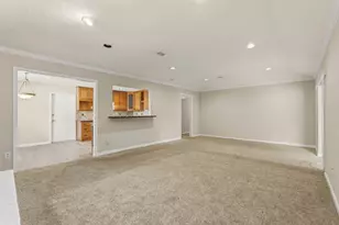 810 Sunnybrook Ln, Baytown, TX 77521 - Photo 11