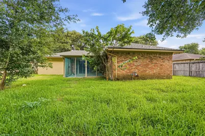 810 Sunnybrook Lane, Baytown, TX 77552 - Photo 3